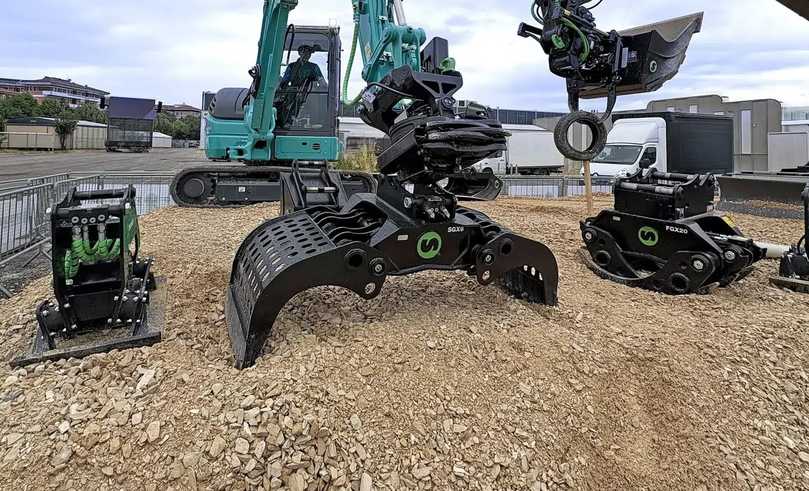 Ein Kobelco-Bagger mit dem vollautomatischen SQ40-Schnellwechsler für Kompaktbagger bei der Live-Demo auf der SaMoTer | Foto: Steelwrist