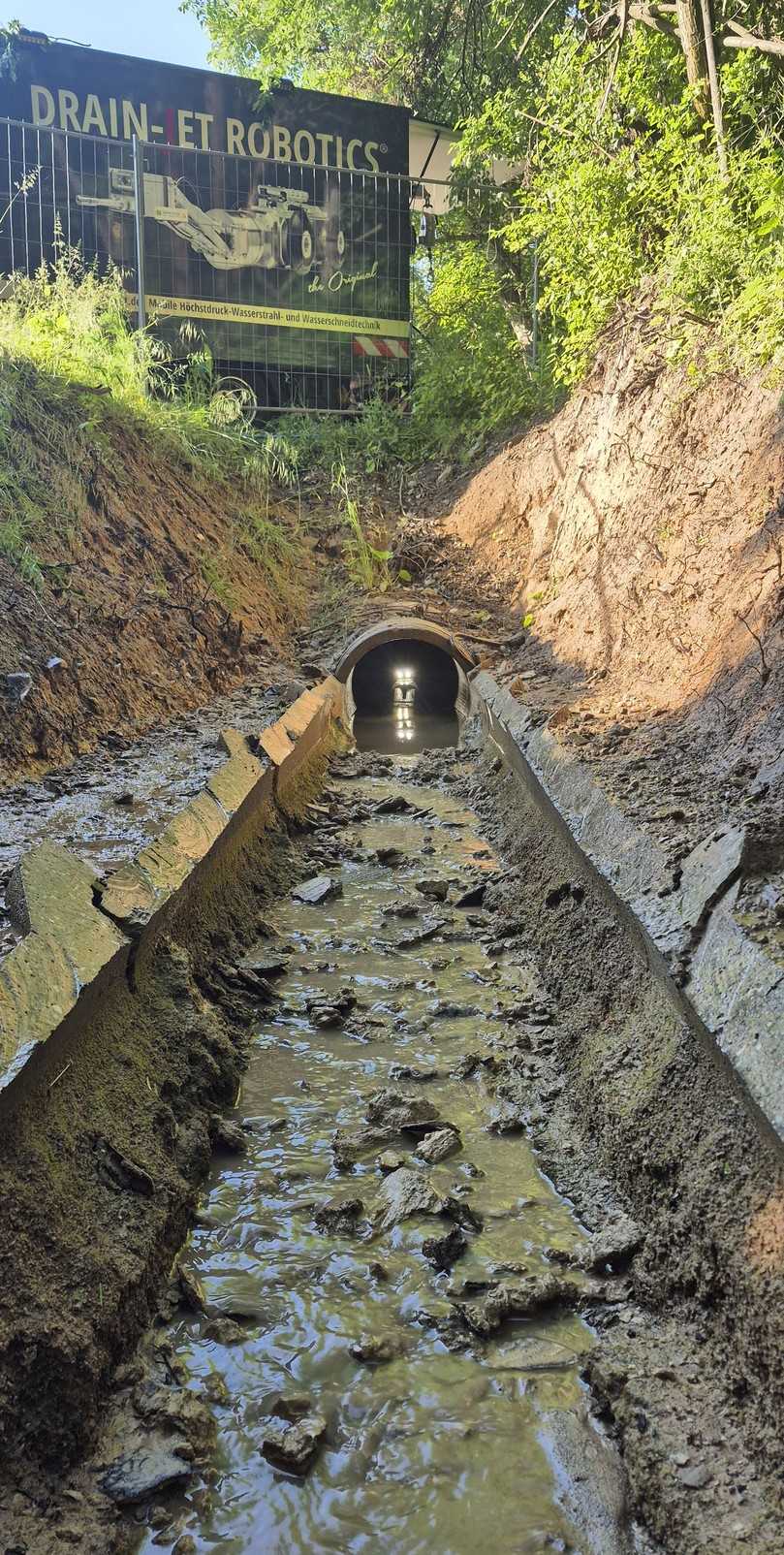 Vom Auftraggeber aufgegrabener Auslassgraben | Foto: Mauerspecht Vom Auftraggeber aufgegrabener Auslassgraben | Foto: Mauerspecht