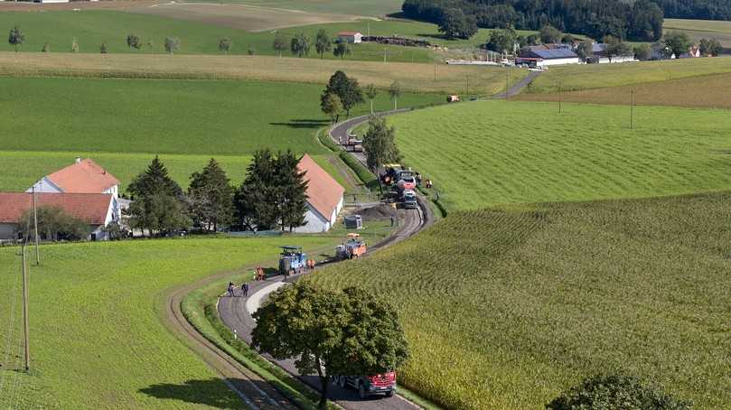 In situ Kaltrecycling ist besonders ressourcenschonend, kosteneffizient und lässt sich ohne lange Bauzeiten umsetzen. | Foto: Wirtgen In situ Kaltrecycling ist besonders ressourcenschonend, kosteneffizient und lässt sich ohne lange Bauzeiten umsetzen. | Foto: Wirtgen