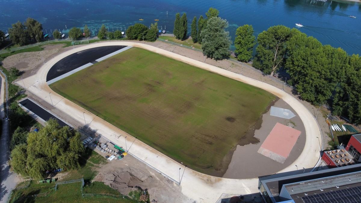 August 2025 - die spezielle Rasenmischung ist eingesät. | Foto: Mit freundlicher Genehmigung von Eberhard Landschaftsarchitekten