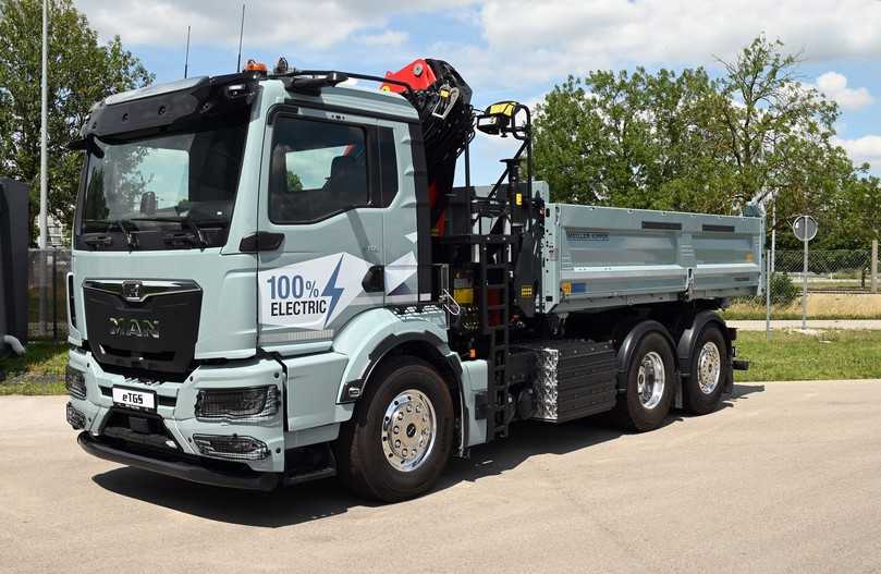 Als einzigen Dreiachser zeigt MAN einen eTGS 6x2-Krankipper mit vier Akkus für nutzbare 320 kWh Speicherkapazität. | Foto: FH