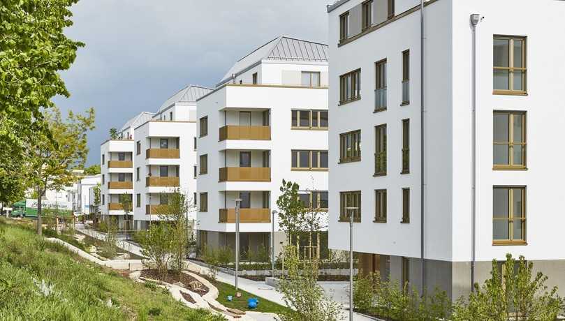 Der Wohnungsbau wird immer teurer, bezahlbarer Wohnraum ist begehrt. In Ludwigsburg entstanden 60 WE nach dem „Fair Wohnen“-Modell mit Poroton-Ziegeln. Der Rohbau hat nur einen geringen Anteil an den Baupreissteigerungen. | Foto: Dietmar Strauss/Wienerberger Der Wohnungsbau wird immer teurer, bezahlbarer Wohnraum ist begehrt. In Ludwigsburg entstanden 60 WE nach dem „Fair Wohnen“-Modell mit Poroton-Ziegeln. Der Rohbau hat nur einen geringen Anteil an den Baupreissteigerungen. | Foto: Dietmar Strauss/Wienerberger