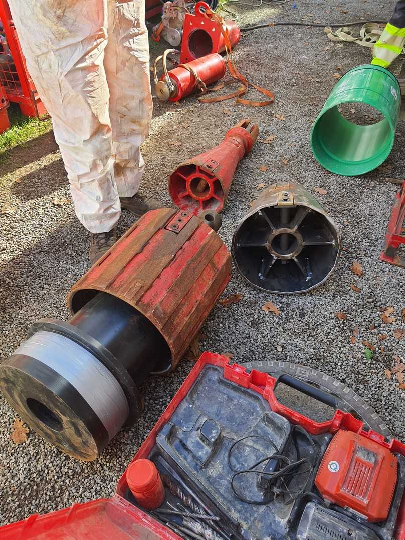 Mehrteiliger Aufweitkopf zur Rückverformung des Altrohrs mit Führungshülse zur Zentrierung des Neurohrs | Foto: Ing Traunreut Mehrteiliger Aufweitkopf zur Rückverformung des Altrohrs mit Führungshülse zur Zentrierung des Neurohrs | Foto: Ing Traunreut