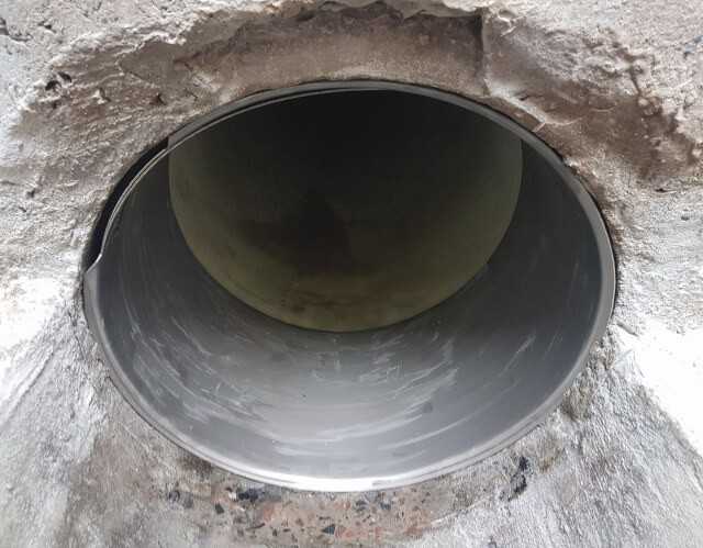 Die Anbindung der Liner an die Schächte erfolgte mit Linerend- manschetten von Uhrig. Eingebaut wurden fast 300 Stück. Die Anbindung der Liner an die Schächte erfolgte mit Linerend- manschetten von Uhrig. Eingebaut wurden fast 300 Stück.