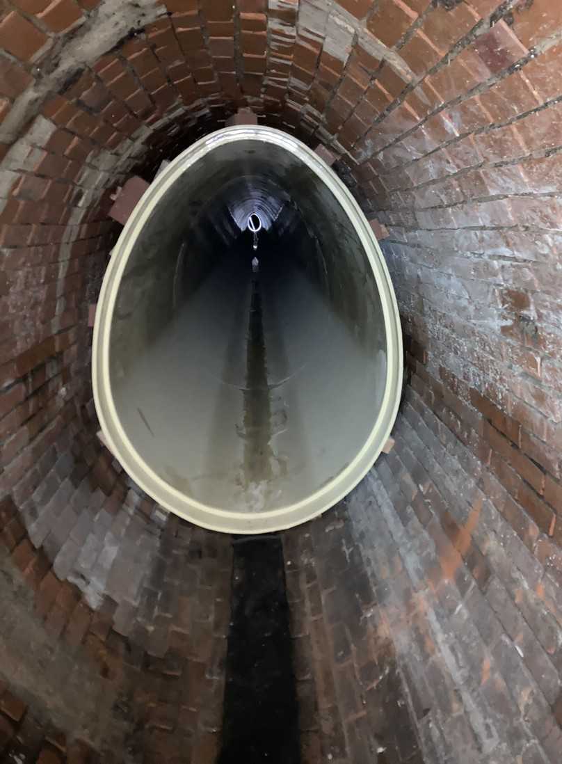 Einbau eines Rohrs in den Altkanal | Foto: Hamburg Wasser