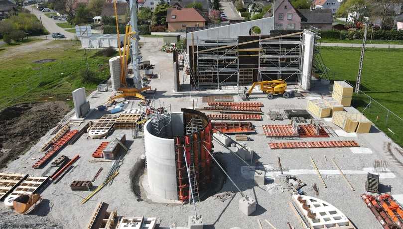 Für die Zisterne kam die Trapezträgerschalung mit Holzschalhaut (TTR) zum Einsatz. | Foto: N01 Architecture Für die Zisterne kam die Trapezträgerschalung mit Holzschalhaut (TTR) zum Einsatz. | Foto: N01 Architecture
