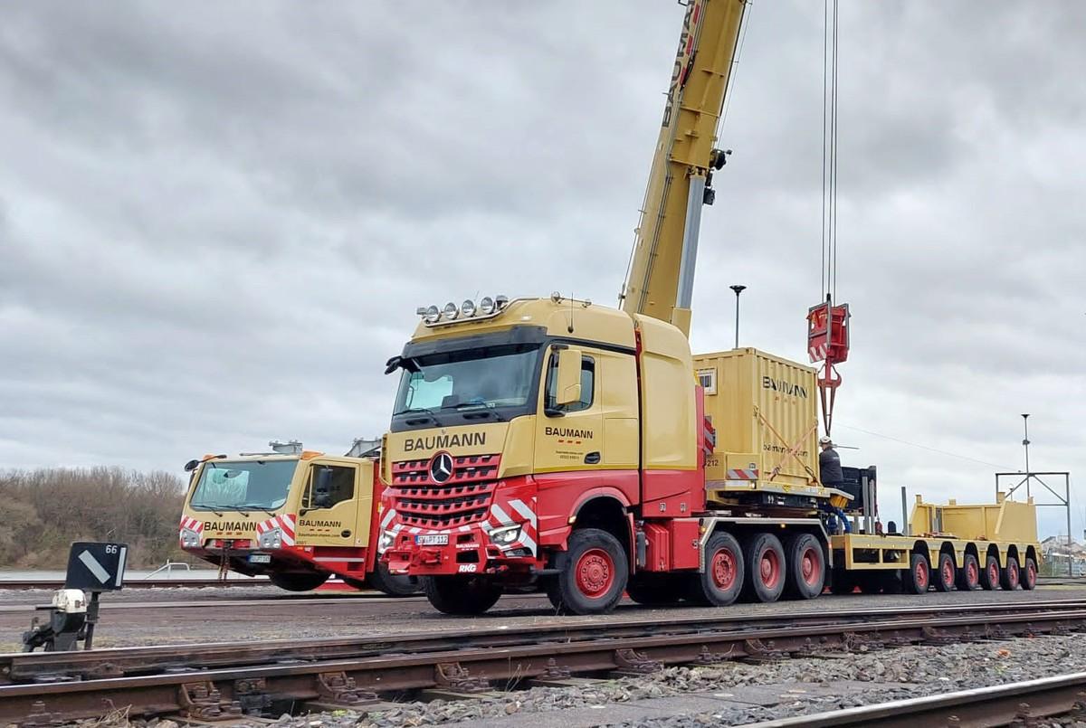 Der umgebaute Arocs SLT im Einsatz | Foto: Viktor Baumann Spedition