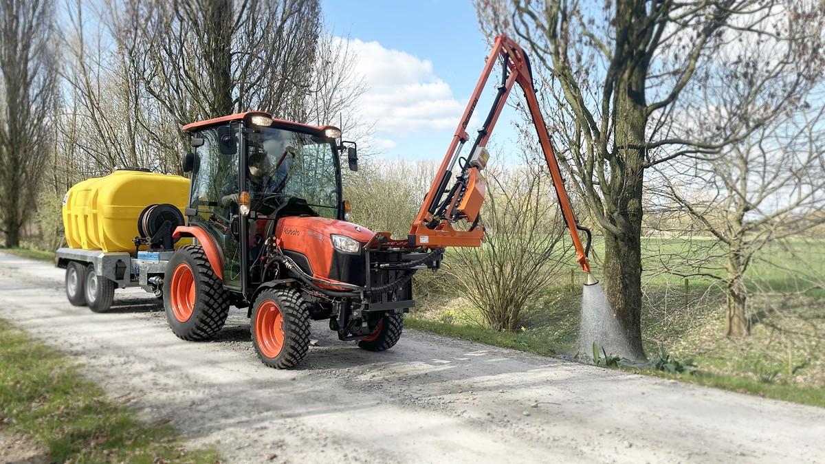 Das Gießsystem hat eine Reichweite von bis zu 7 Metern, eine 180-Grad-Drehung und kann an verschiedenen Fahrzeugen montiert werden. | Foto: Kersten Arealmaschinen Das Gießsystem hat eine Reichweite von bis zu 7 Metern, eine 180-Grad-Drehung und kann an verschiedenen Fahrzeugen montiert werden. | Foto: Kersten Arealmaschinen
