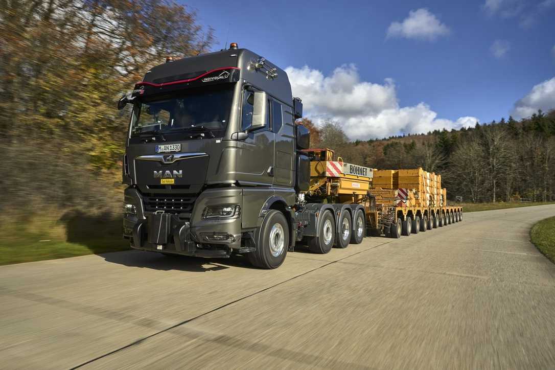 Weltpremiere: MAN zeigt 250-Tonnen-TGX für Schwertransporte