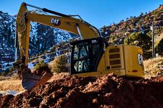 Cat 325 setzt auf stabilen Unterwagen für anspruchsvolles Gelände