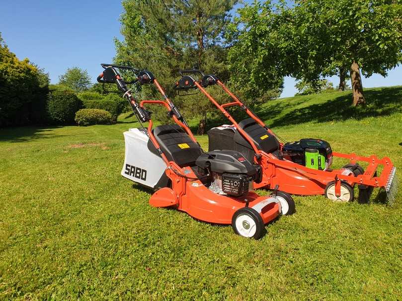 Sabo schickt mit den Modellen 54-PRO K Vario B Plus und 54-PRO E Vario zwei handgeführte Großflächenmäher mit 54 cm Schnittbreite ins Rennen | Foto: B_I MEDIEN/hin Sabo schickt mit den Modellen 54-PRO K Vario B Plus und 54-PRO E Vario zwei handgeführte Großflächenmäher mit 54 cm Schnittbreite ins Rennen | Foto: B_I MEDIEN/hin