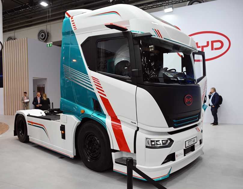 Der ETT 44 ist das neue Flaggschiff von BYD, wirkt schon sehr europäisch und soll Mitte 2027 in den Markt kommen. | Foto: FH Der ETT 44 ist das neue Flaggschiff von BYD, wirkt schon sehr europäisch und soll Mitte 2027 in den Markt kommen. | Foto: FH