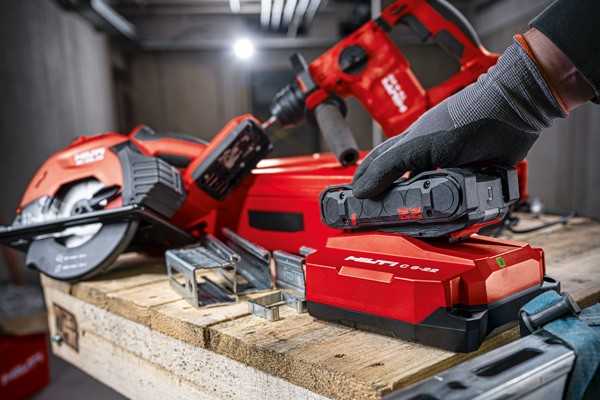 Rund 70 Geräte werden mit der 22-V-Nuron Plattform betrieben, auch extrem leistungsfordernde Geräte werden rein aus Akkupower betrieben. | Foto: Hilti AG Rund 70 Geräte werden mit der 22-V-Nuron Plattform betrieben, auch extrem leistungsfordernde Geräte werden rein aus Akkupower betrieben. | Foto: Hilti AG