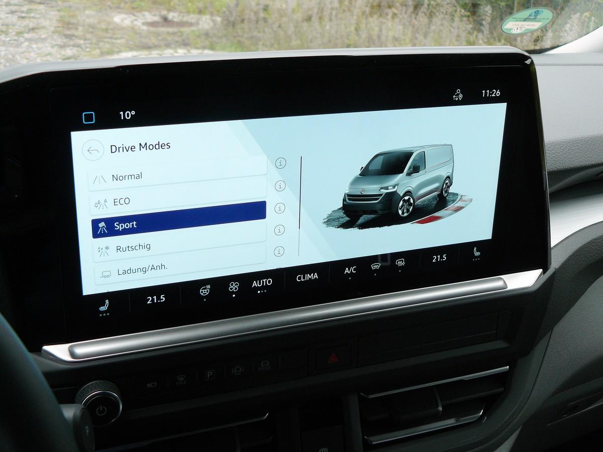 Großer Monitor, vielfältige Einstellmöglichkeiten, hier mal schneidig. | Foto: Randolf Unruh