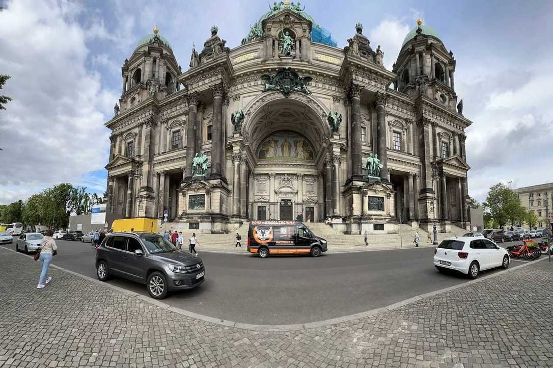 Unter der Gruft: Grundleitungssanierung im Berliner Dom Unter der Gruft: Grundleitungssanierung im Berliner Dom