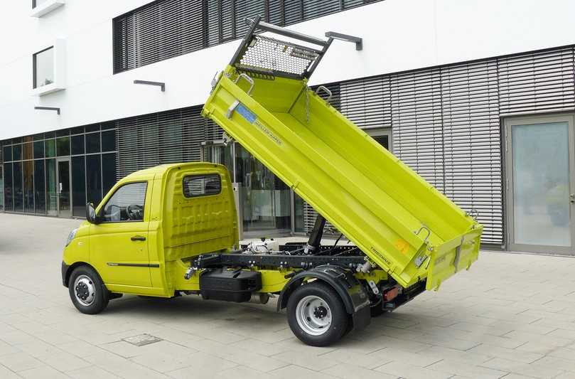 Die Kipper-Kombination stemmt rund eine Tonne Nutzlast. | Foto: Randolf Unruh