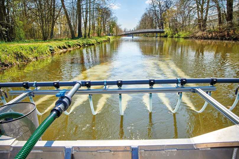 Submerse Ausbringung zum Schlammabbau in situ (vor Ort). | Foto: Colditz