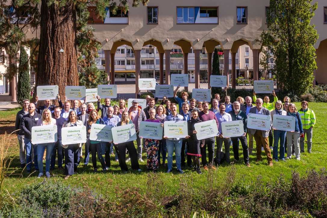 21 Kommunen ausgezeichnet: Naturnahes Grünflächenmanagement für mehr Biodiversität 21 Kommunen ausgezeichnet: Naturnahes Grünflächenmanagement für mehr Biodiversität