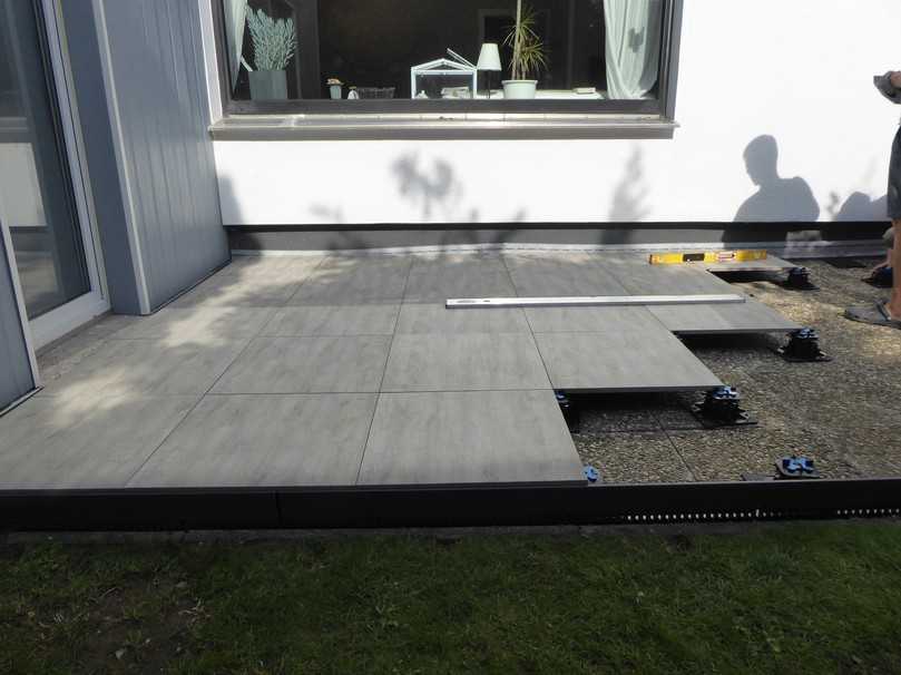 Terra Maxx TSL ist ein werkzeugfrei höhenverstellbares und nivellierfähiges Trocken-Stelzlager. | Foto: Gutjahr Terra Maxx TSL ist ein werkzeugfrei höhenverstellbares und nivellierfähiges Trocken-Stelzlager. | Foto: Gutjahr