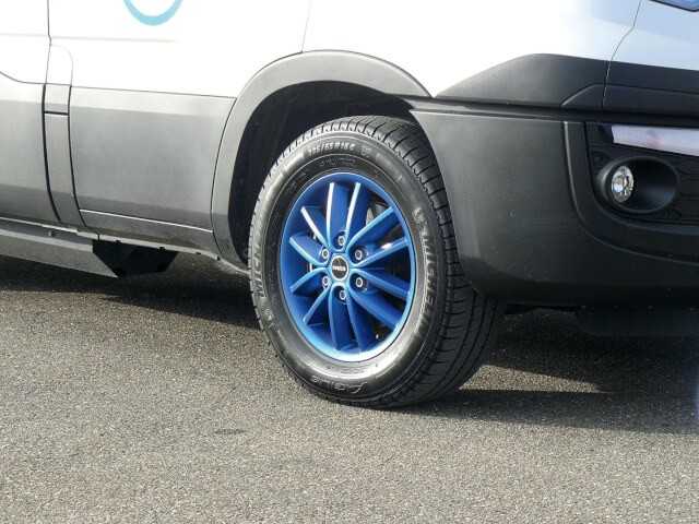 Nur für die saubere Blue Power-Generation des Daily gibt es auf Wunsch blau lackierte Aluminiumräder. | Fotos: Unruh