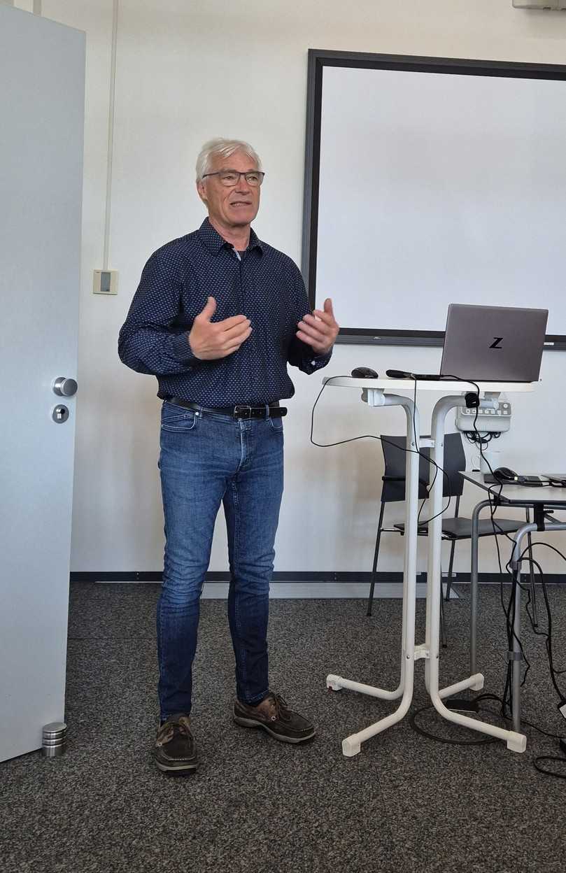 Spartenleiter Enno Thyen gab einen Einblick in die Arbeit der Entsorgungsbetriebe Lübeck. | Foto: B_I/zu Eulenburg