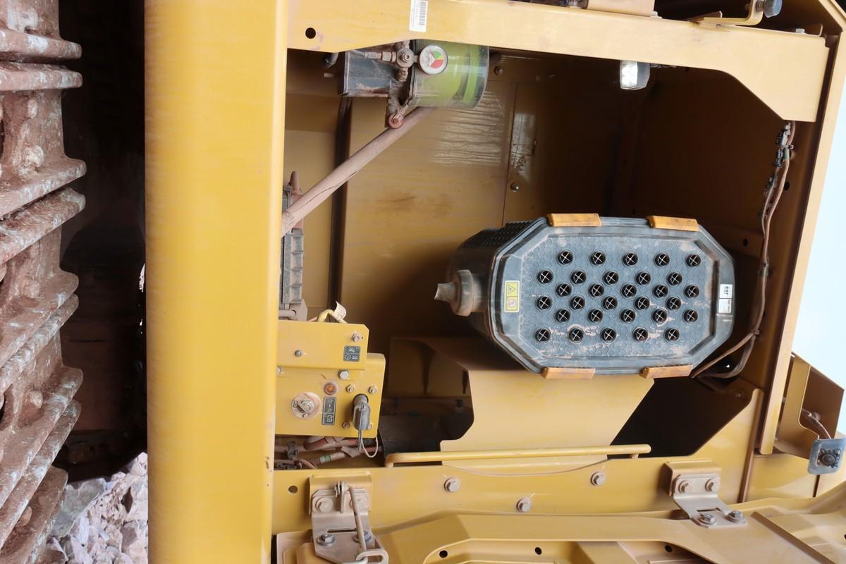 Während der Cat 352 zwei Luftfilter hat, wurde im Bagger eine Nummer kleiner nur einer ver-baut. | Foto: Zeppelin