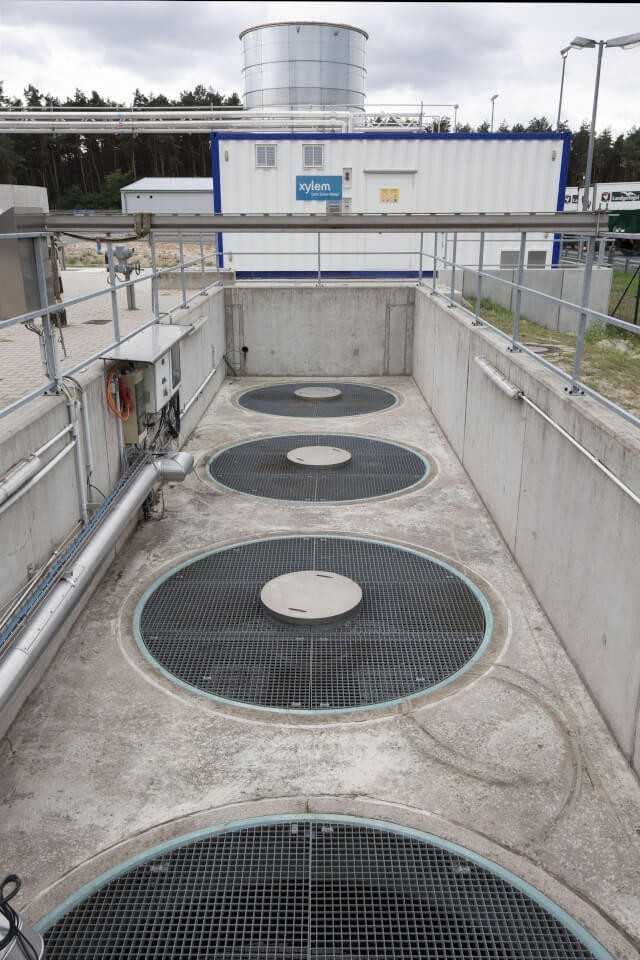 Die nachgelagerte Sandfiltration reinigt das Abwasser weiter: Nach dieser Stufe liegen alle Messwerte unter den vorgeschrie- benen Richtwerten.| Fotos: Thomas Lerch / Xylem