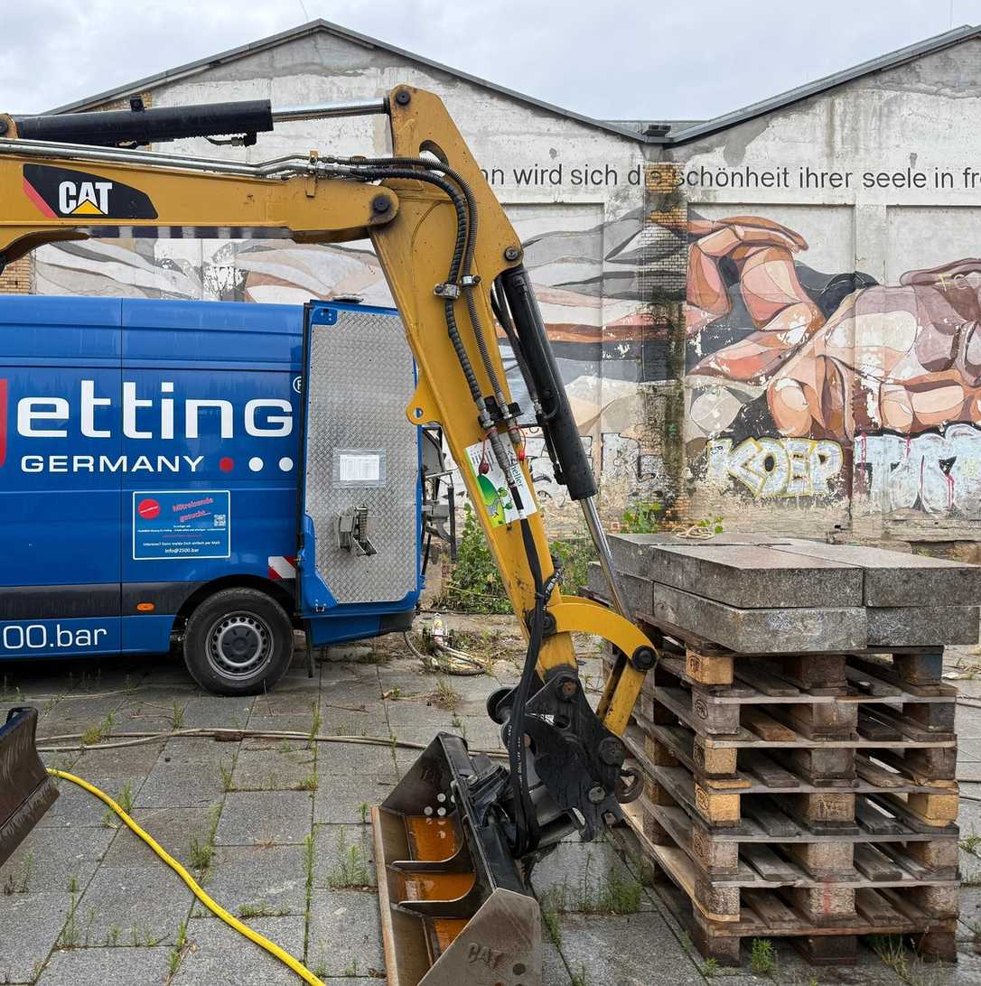 Kanalreinigung Berlin: Betonentfernung mit Wasserhöchstdruck in Rekordzeit