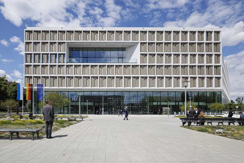 Das Strafjustizzentrum München: Für den erweiterten Rohbau hatte dechant rund vier Jahre Bauzeit veranschlagt – und pünktlich eingehalten. | Foto: Bernd Jaufmann