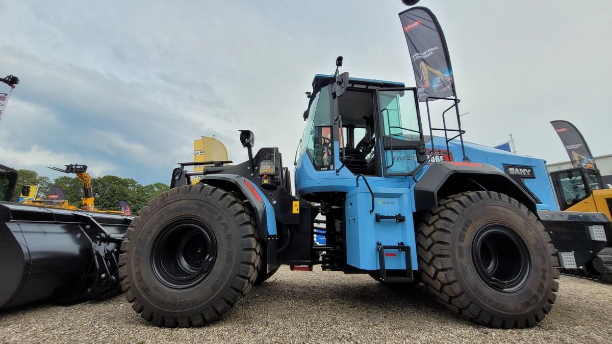 Sany brachte seinen elektrischen Radlader SW956E mit zur NordBau, erkennbar an der blauen Lackierung. | Foto: B_I MEDIEN/Brinkmeier Sany brachte seinen elektrischen Radlader SW956E mit zur NordBau, erkennbar an der blauen Lackierung. | Foto: B_I MEDIEN/Brinkmeier