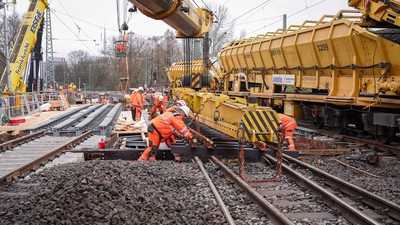 Stromtrassen und Bahnbau retten die Bilanz