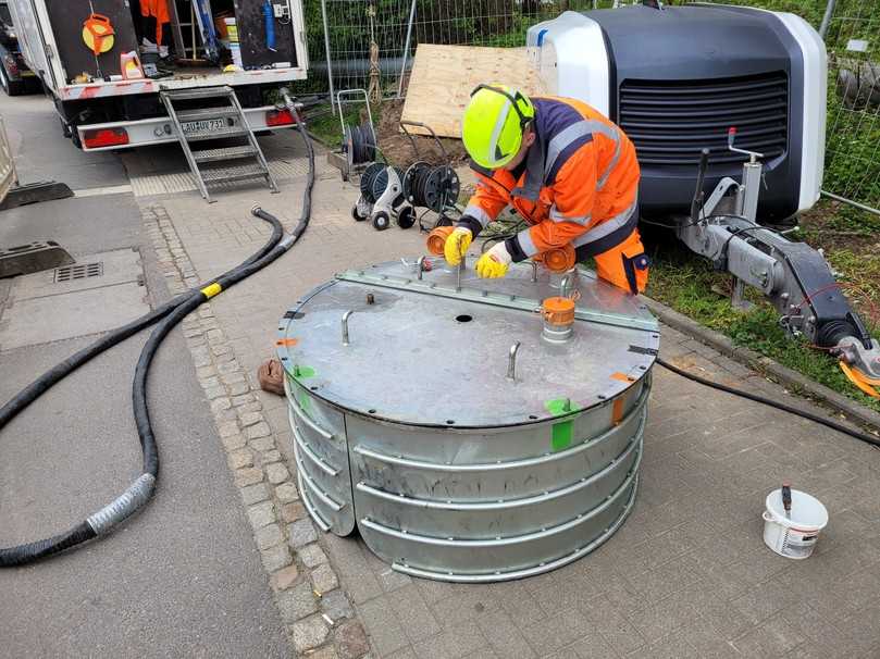 Montage eines der beiden Packer | Foto: Aarsleff Montage eines der beiden Packer | Foto: Aarsleff