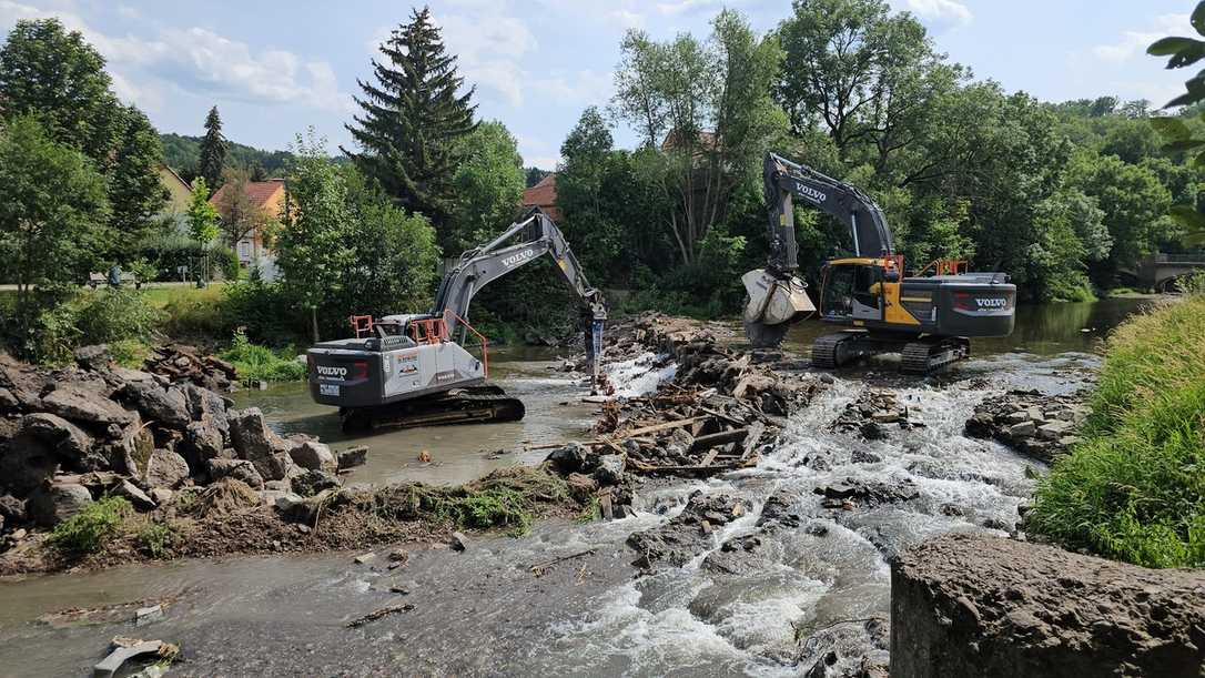 Kemroc-Schneidrad DMW zerlegt Wehranlage in Stadtilm Kemroc-Schneidrad DMW zerlegt Wehranlage in Stadtilm