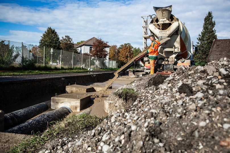 CO2-reduziertes Bauen: Für die Herstellung von Flüssigboden wird Bodenaushub wiederverwertet. | Foto: Max Wild