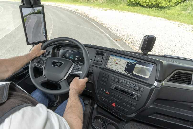 Eingewöhnung leicht gemacht: Bis auf einige elektro-spezifische Anzeigen gleichen Bedienungs- und Anzeigekonzept des eTGM dem der Diesel-Lkw. | Foto: MAN Truck & Bus