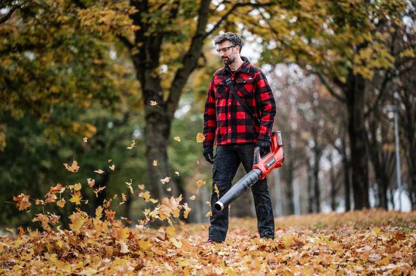 Der Einhell Professional Akku-Laubbläser GP-LB 36/230 gehört zu den Bestsellern im Akku-Sortiment von Einhell und punktet mit hoher Leistung bei geringer Lärmemission. | Foto: Einhell