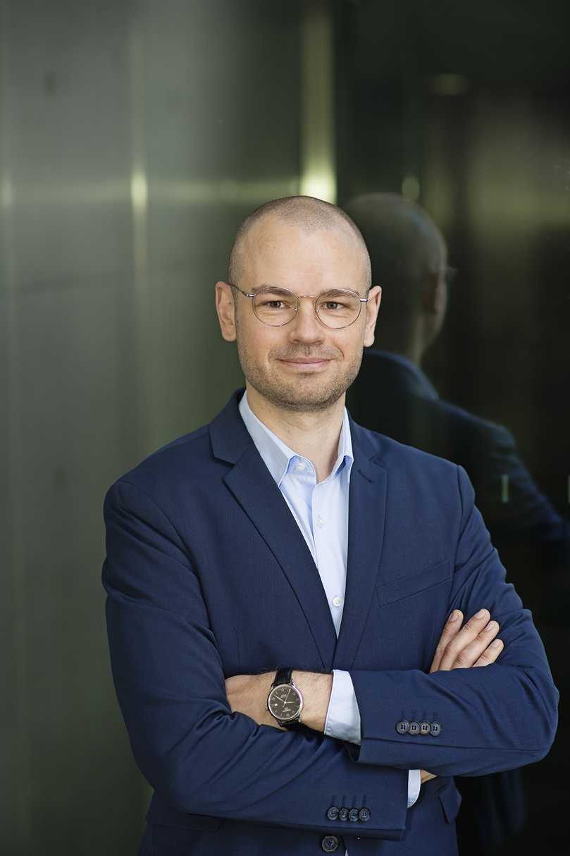 „Ein fairer Wettbewerb gelingt nur dann, wenn für alle Bauunternehmen, die sich in der EU an einer öffentlichen Ausschreibung beteiligen, die gleichen Regeln gelten." Tim-Oliver Müller, Hauptgeschäftsführer Hauptverband der Deutschen Bauindustrie | Foto: Simone M. Neumann