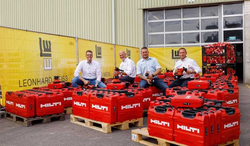 Wechsel zu „Nuron“ bei Leonhard Weiss (v.l.): Jürgen Voß (Leiter Einkauf Technik LW), Hilti-Gebietsvertriebsleiter Dirk Mauser, Michael Ehrmann (Einkauf Technik LW) und Hilti-Verkaufsberater Andre Fritz | Foto: Hilti Deutschland AG Wechsel zu „Nuron“ bei Leonhard Weiss (v.l.): Jürgen Voß (Leiter Einkauf Technik LW), Hilti-Gebietsvertriebsleiter Dirk Mauser, Michael Ehrmann (Einkauf Technik LW) und Hilti-Verkaufsberater Andre Fritz | Foto: Hilti Deutschland AG