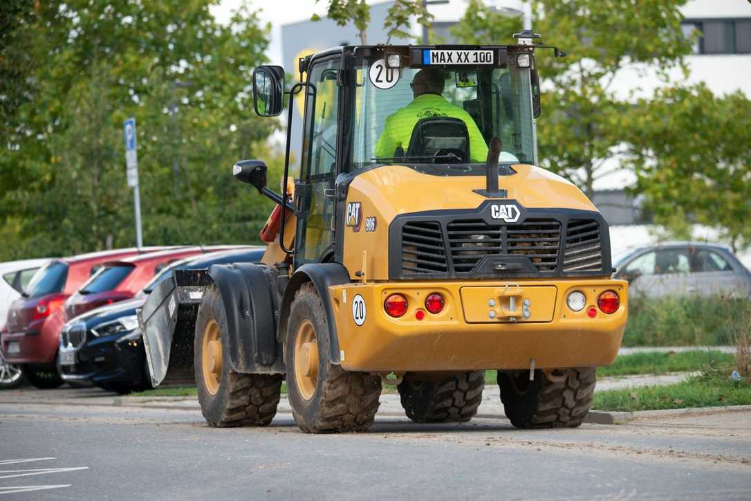 Mit dem kompakten Radlader auf öffentlichen Straßen – welche Regeln sind zu beachten? Mit dem kompakten Radlader auf öffentlichen Straßen – welche Regeln sind zu beachten?