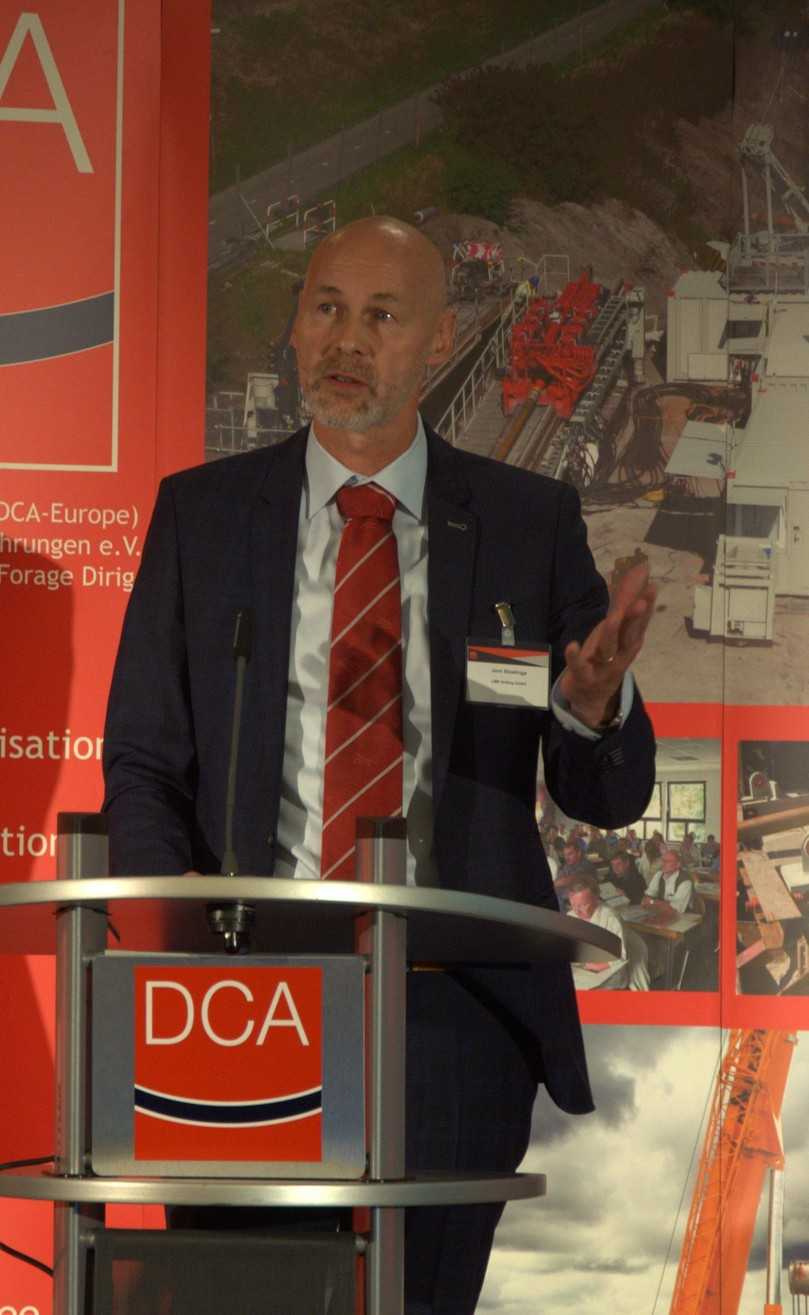 „Obwohl sich die Politik im Vereinigten Königreich für den Austritt aus der EU entschieden hat, steigt die Zahl der britischen Unternehmen, die dem DCA beitreten, weiter an. Ein guter Grund für den Vorstand, unseren Kongress in der historischen Stadt Stratford-upon-Avon abzuhalten“, sagte sich Jorn Stoelinga. | Foto: B_I/Valdix „Obwohl sich die Politik im Vereinigten Königreich für den Austritt aus der EU entschieden hat, steigt die Zahl der britischen Unternehmen, die dem DCA beitreten, weiter an. Ein guter Grund für den Vorstand, unseren Kongress in der historischen Stadt Stratford-upon-Avon abzuhalten“, sagte sich Jorn Stoelinga. | Foto: B_I/Valdix