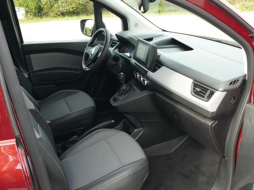 Das Cockpit des Kangoo Rapid: Längsverstellung etwas knapp, sonst aber viel Platz an Bord. | Foto: Randolf Unruh Das Cockpit des Kangoo Rapid: Längsverstellung etwas knapp, sonst aber viel Platz an Bord. | Foto: Randolf Unruh