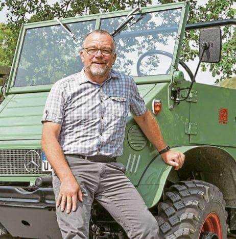 Gerhard Kortenbruck, wohnhaft in Hamm/ Westfalen, war bis Ende 2014 bei Daimler im Unimog Bereich tätig. Derzeit arbeitet er selbstständig als Redakteur und Berater.