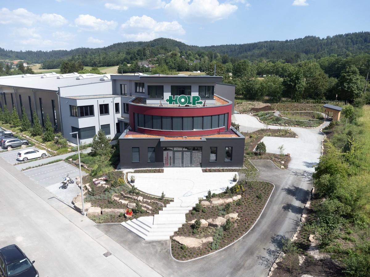 Blick auf das Unternehmensgebäude | Foto: Holp GmbH