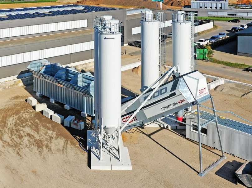 Schnell aufgebaut: Dank modularer Bauweise lässt sich die SBM Euromix 1600 Nova exakt auf die gewünschte Betonproduktion anpassen. | Foto: SBM
