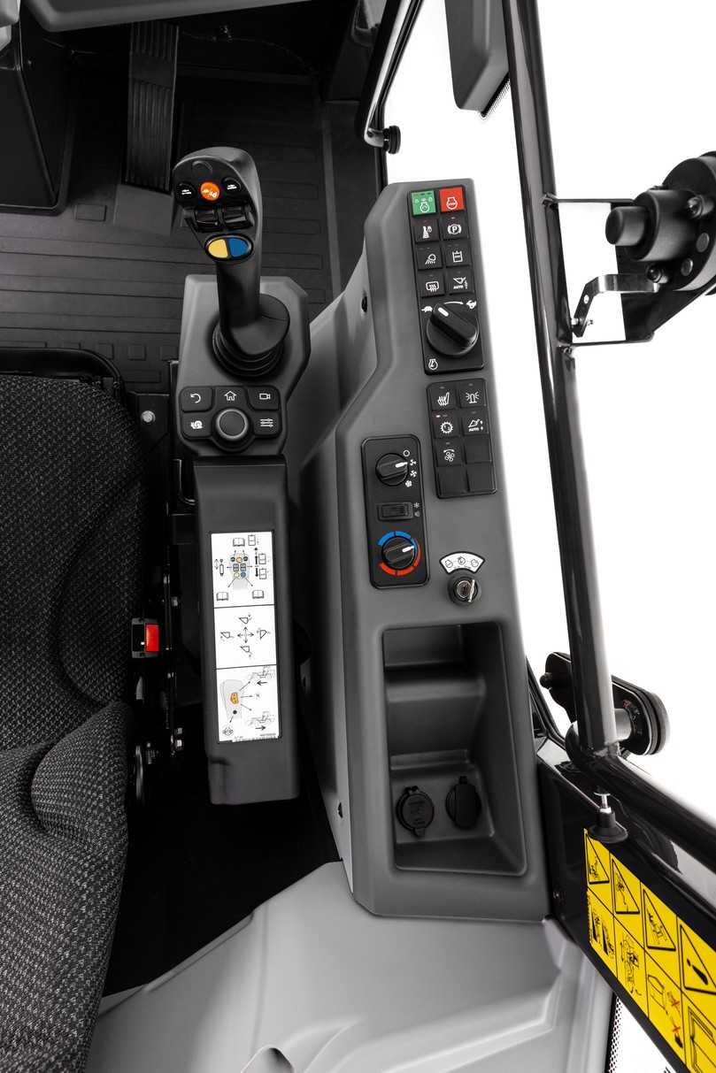 Bis zu vier Anbaugerätefunktionen lassen sich direkt über den Joystick bedienen, ohne dass die Hand den Joystick verlassen muss. | Foto: Bobcat