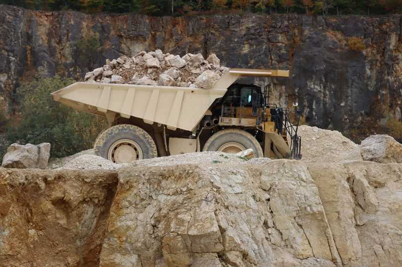 Immer wieder muss der neue Cat 992 die Ladestelle wechseln. | Foto: Zeppelin