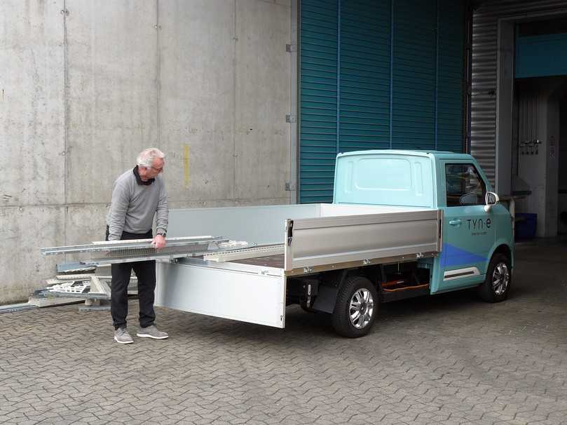 Winziger Transporter mit großer Pritsche: Die Ladefläche des TYN-e TX2-P misst rund 3,5 Quadratmeter. | Foto: Randolf Unruh Winziger Transporter mit großer Pritsche: Die Ladefläche des TYN-e TX2-P misst rund 3,5 Quadratmeter. | Foto: Randolf Unruh