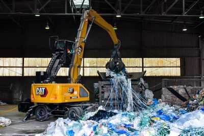 So macht sich ein 23-Tonnen-Stromer im Recycling