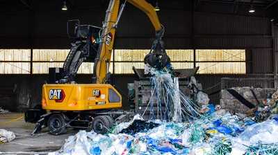 So macht sich ein 23-Tonnen-Stromer im Recycling