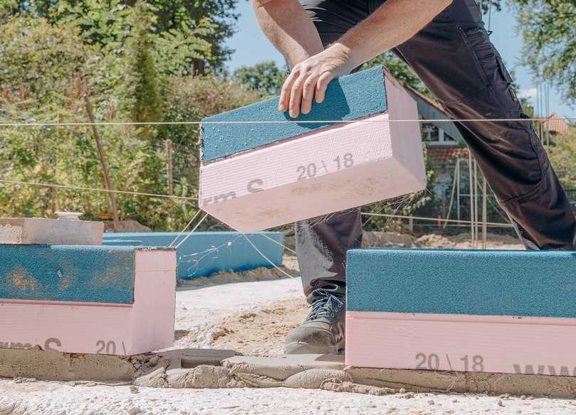 Drei Funktionen in einem Bauteil: "WP Therm S" vereint Sockeldämmung, Sekundärabdichtung und Schalung für sichere Übergänge. | Foto: Remmers